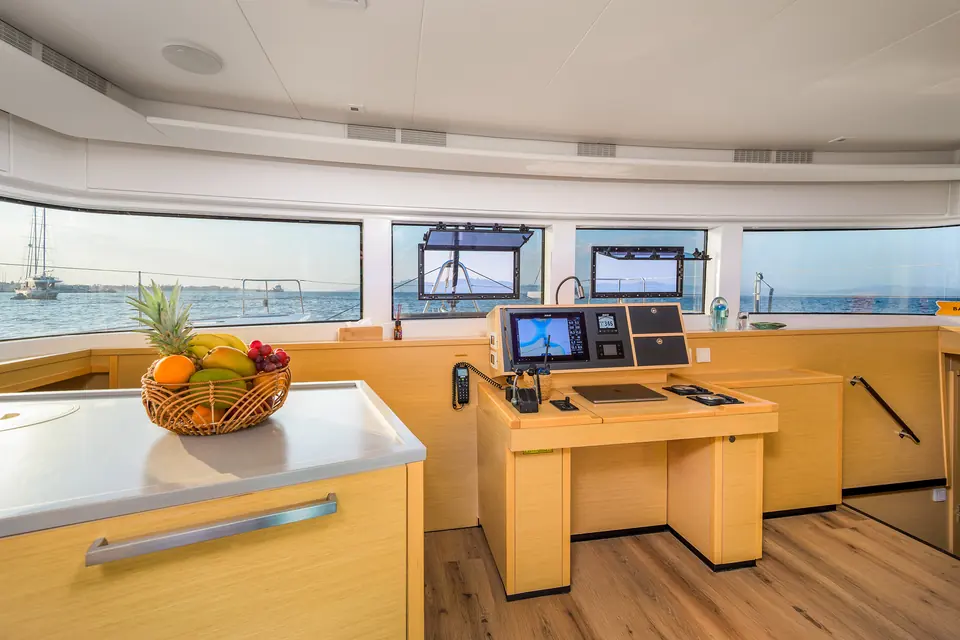 Largo Winch, Lagoon 52 F catamaran for charter in Mykonos, photo 6