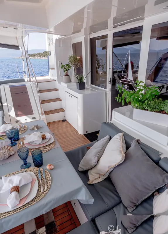 Lucky Clover, Lagoon 52 F catamaran for charter in Santorini, photo 4