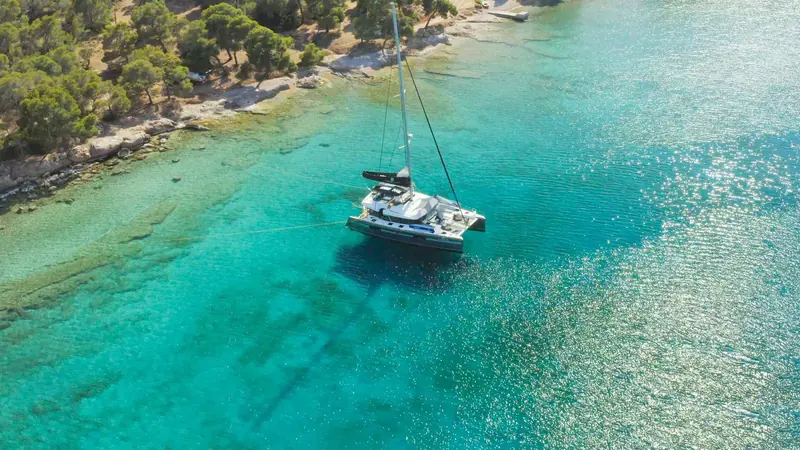 Lucky Clover, Lagoon 52 F catamaran for charter in Santorini, photo 2