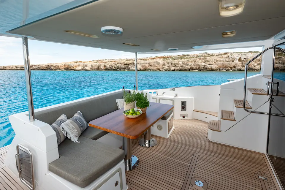Sea Ya, Azimut 66 motor yacht for charter in Athens, photo 4