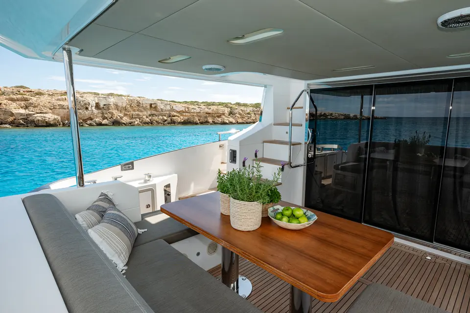 Sea Ya, Azimut 66 motor yacht for charter in Athens, photo 6